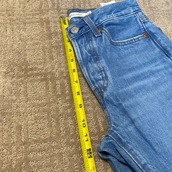 {Levi's} Wedgie Straight Fit Cropped Jeans ~ Size 24 - Picture 13 of 16